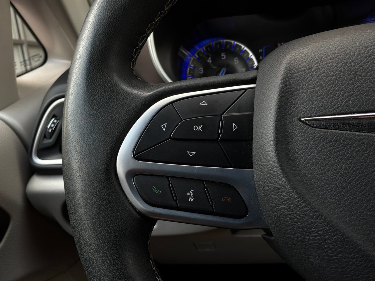 Used 2023 Chrysler Voyager LX FWD image 39
