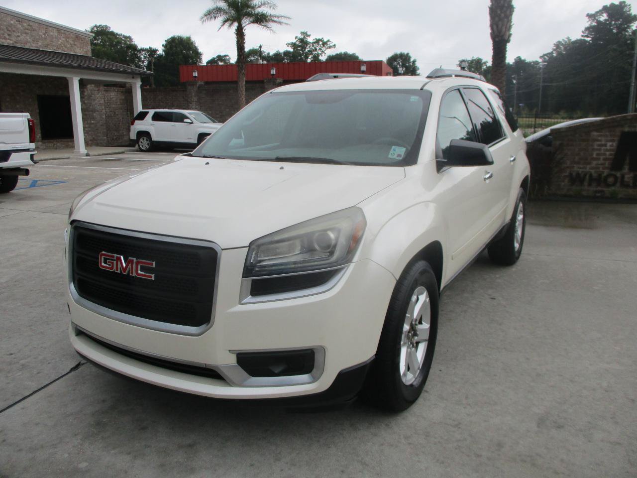 Used 2015 GMC Acadia SLE FWD image 28