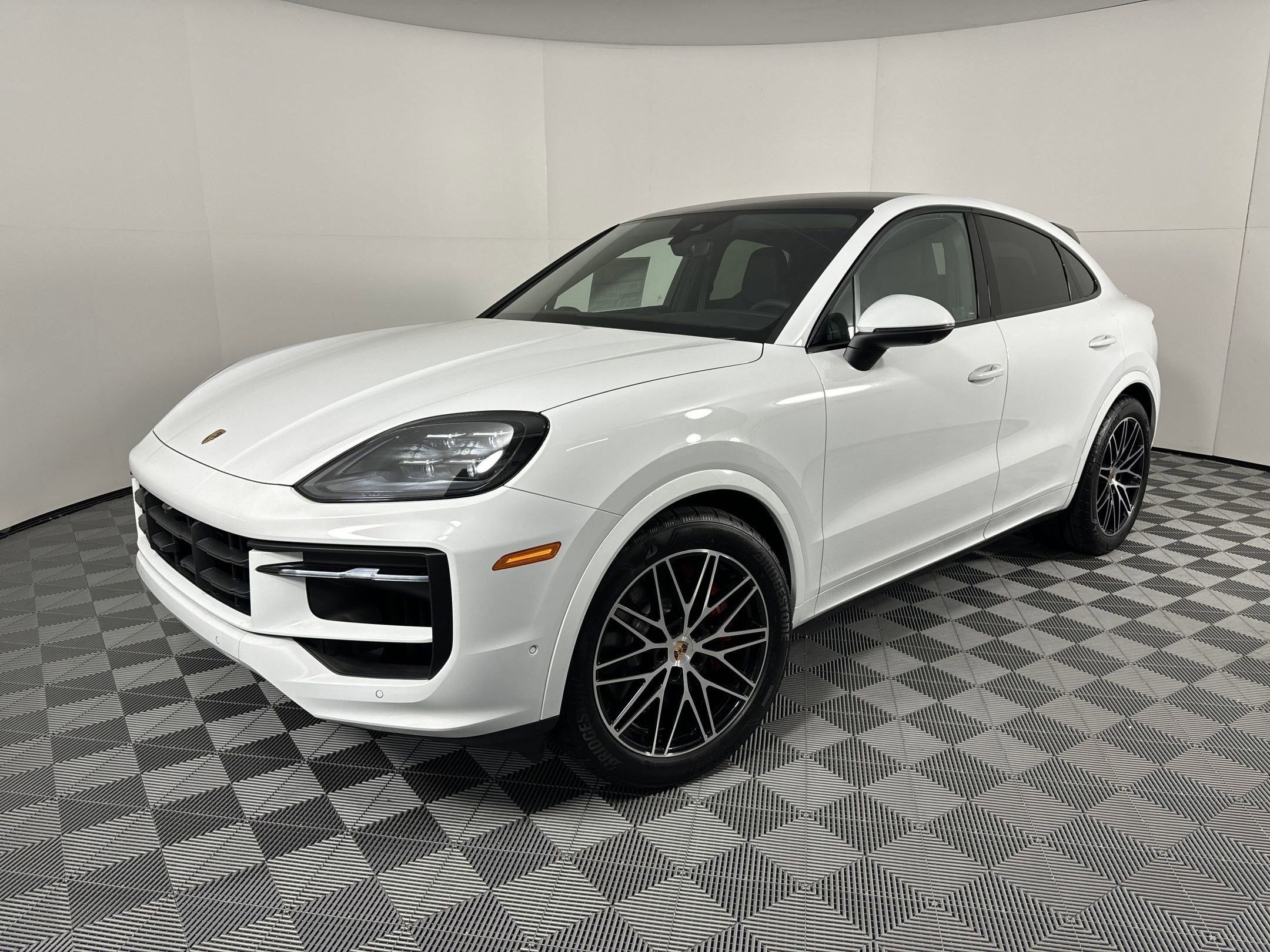Certified 2025 Porsche Cayenne S image 1