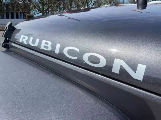 Used 2018 Jeep Wrangler Unlimited Rubicon w/ Cold Weather Group image 11