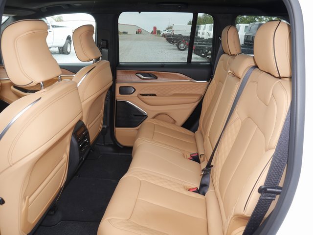 New 2025 Jeep Grand Cherokee Summit image 18