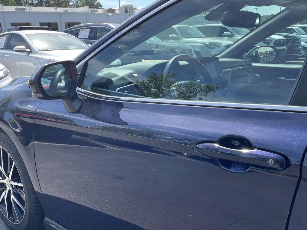 Used 2022 Toyota Camry SE w/ Convenience Package FWD image 31