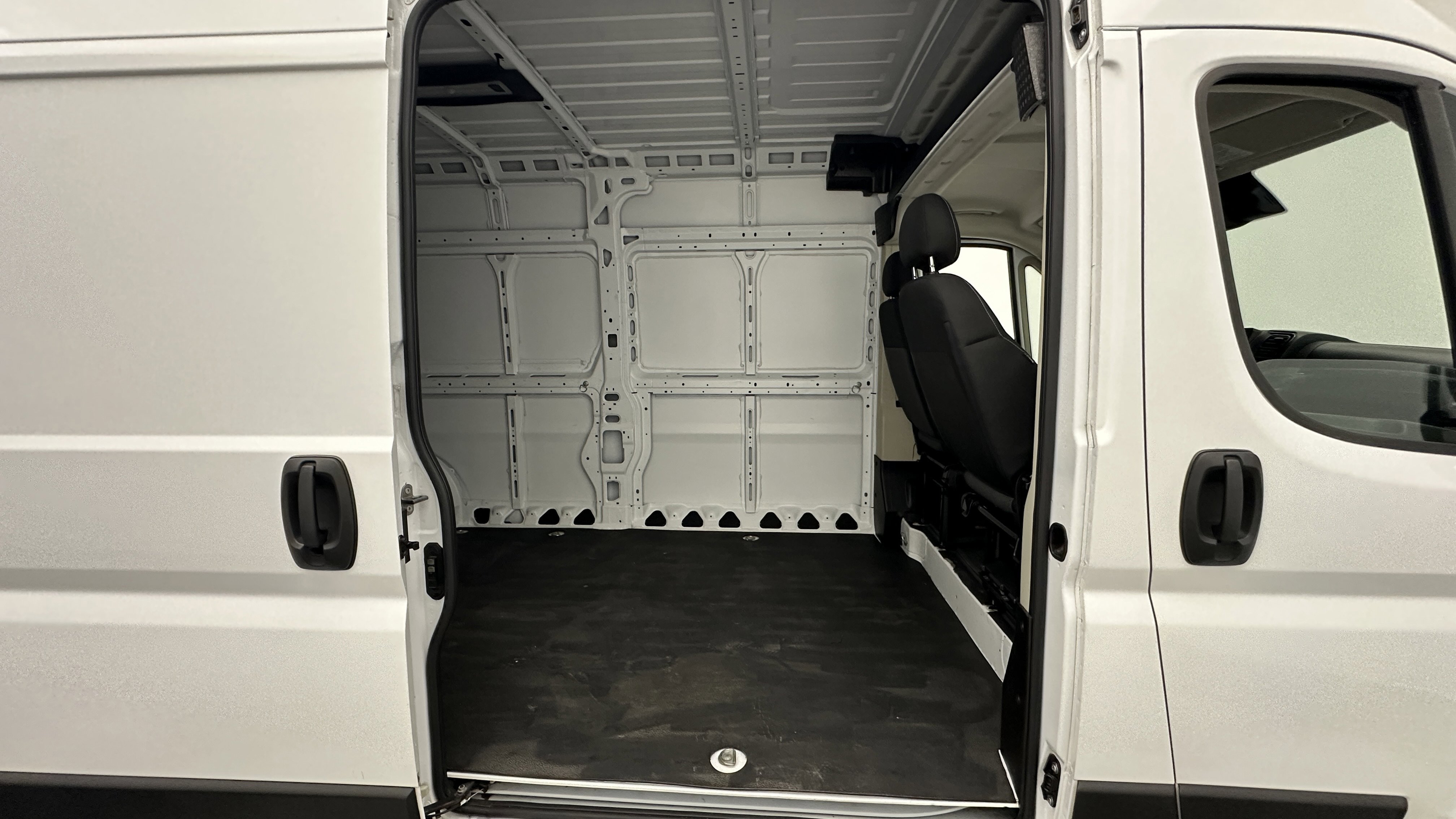 Used 2022 RAM ProMaster 3500 w/ Driver Convenience Group image 24