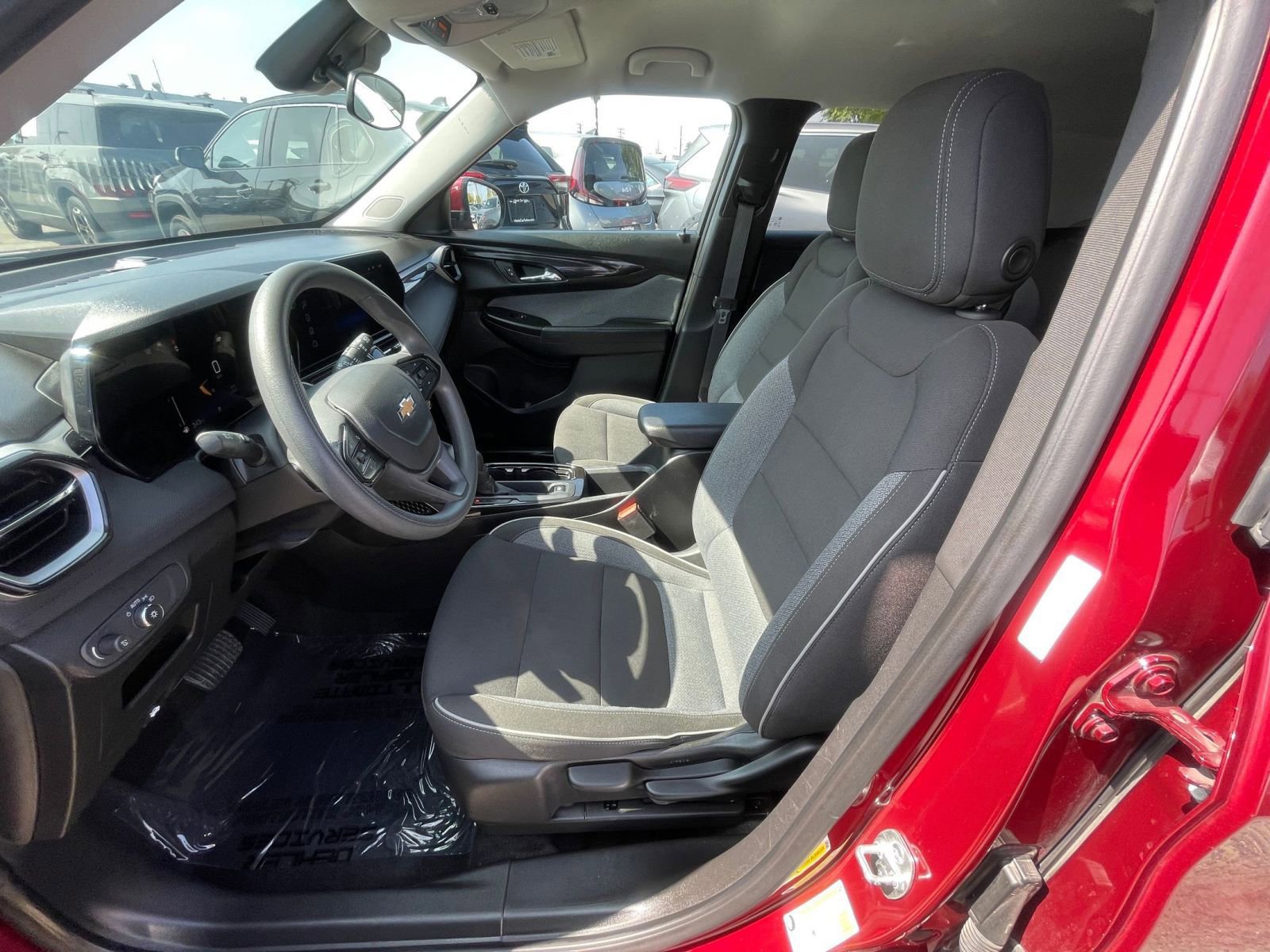 Used 2025 Chevrolet TrailBlazer LT FWD image 28