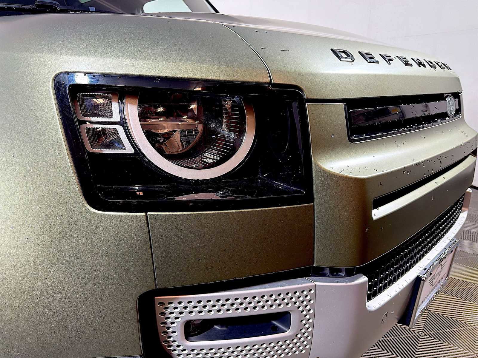 Used 2023 Land Rover Defender 90 S image 25