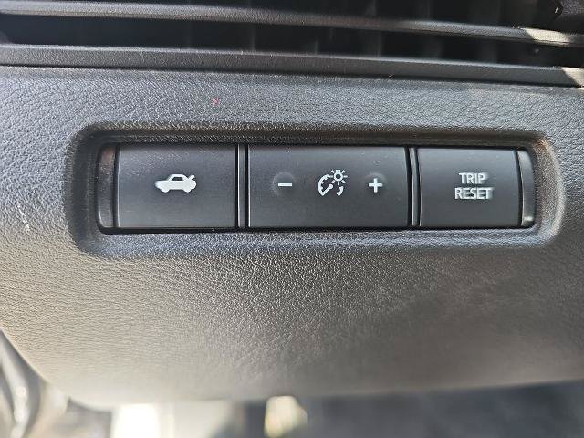 Used 2024 Nissan Altima 2.5 SV FWD image 24