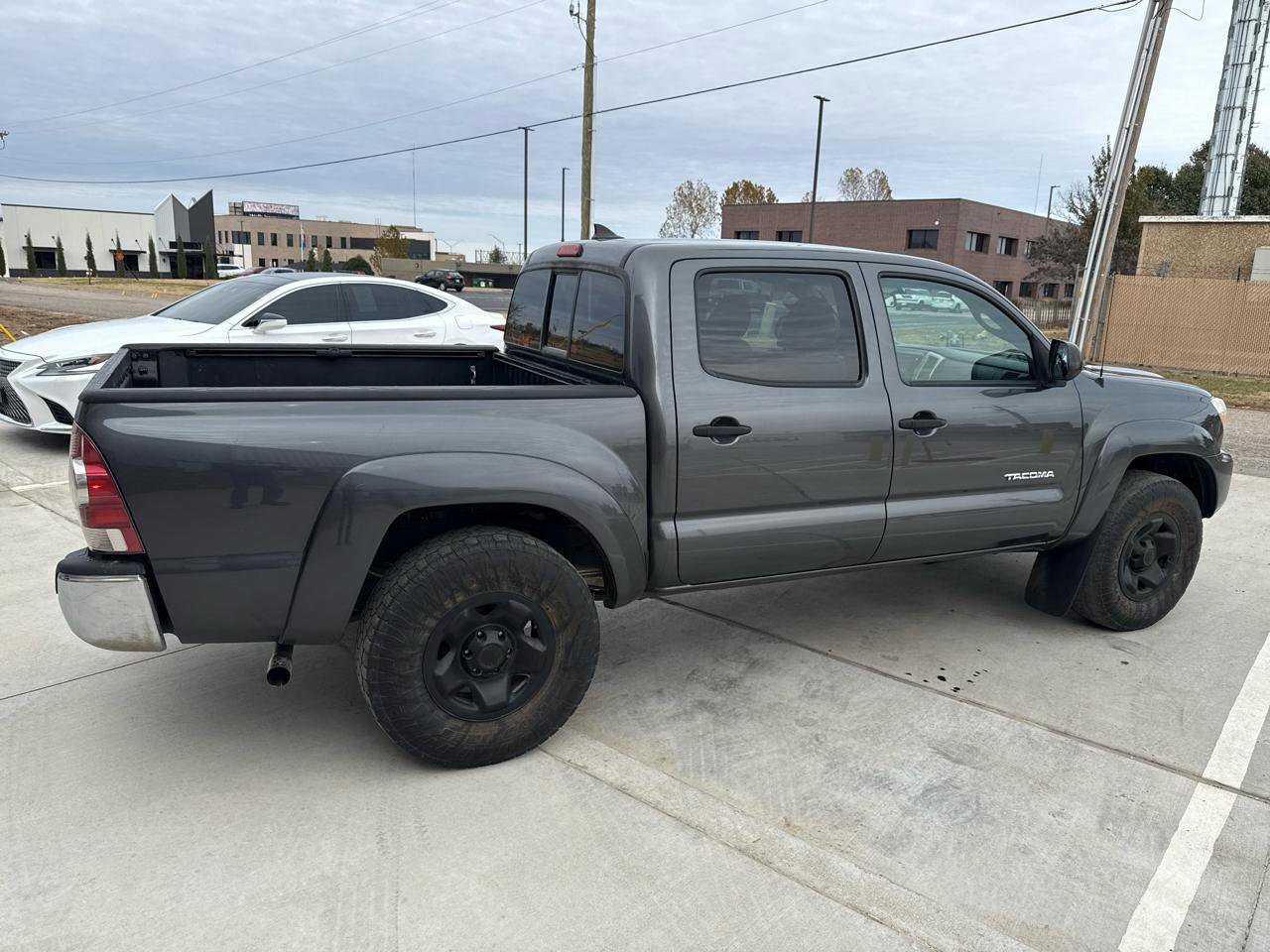 Used 2014 Toyota Tacoma 4x4 Double Cab w/ SR5 Package image 8