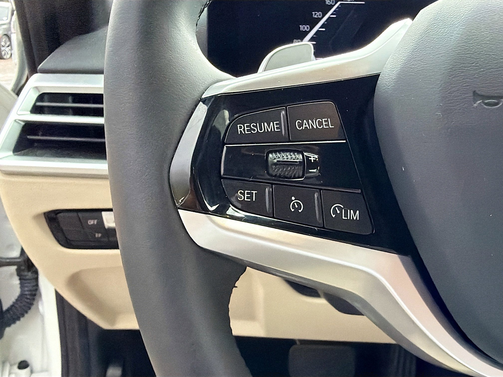 Used 2025 BMW 330i Sedan w/ Convenience Package image 37