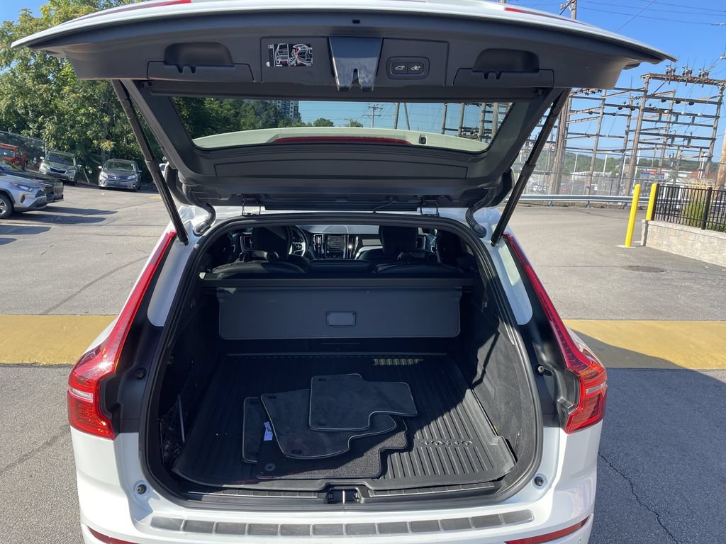 Used 2019 Volvo XC60 T5 R-Design AWD/4WD image 13