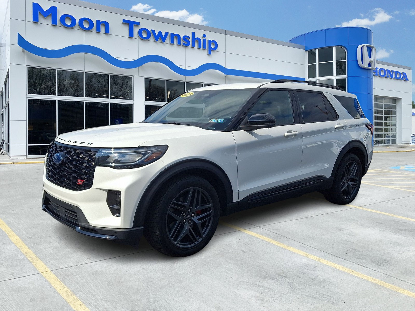 Used 2025 Ford Explorer ST AWD/4WD image 3