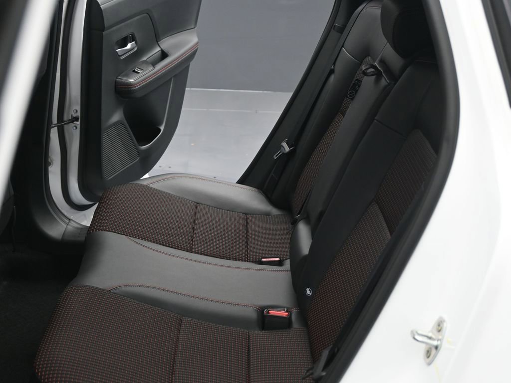 Certified 2025 Nissan Kicks SR image 18