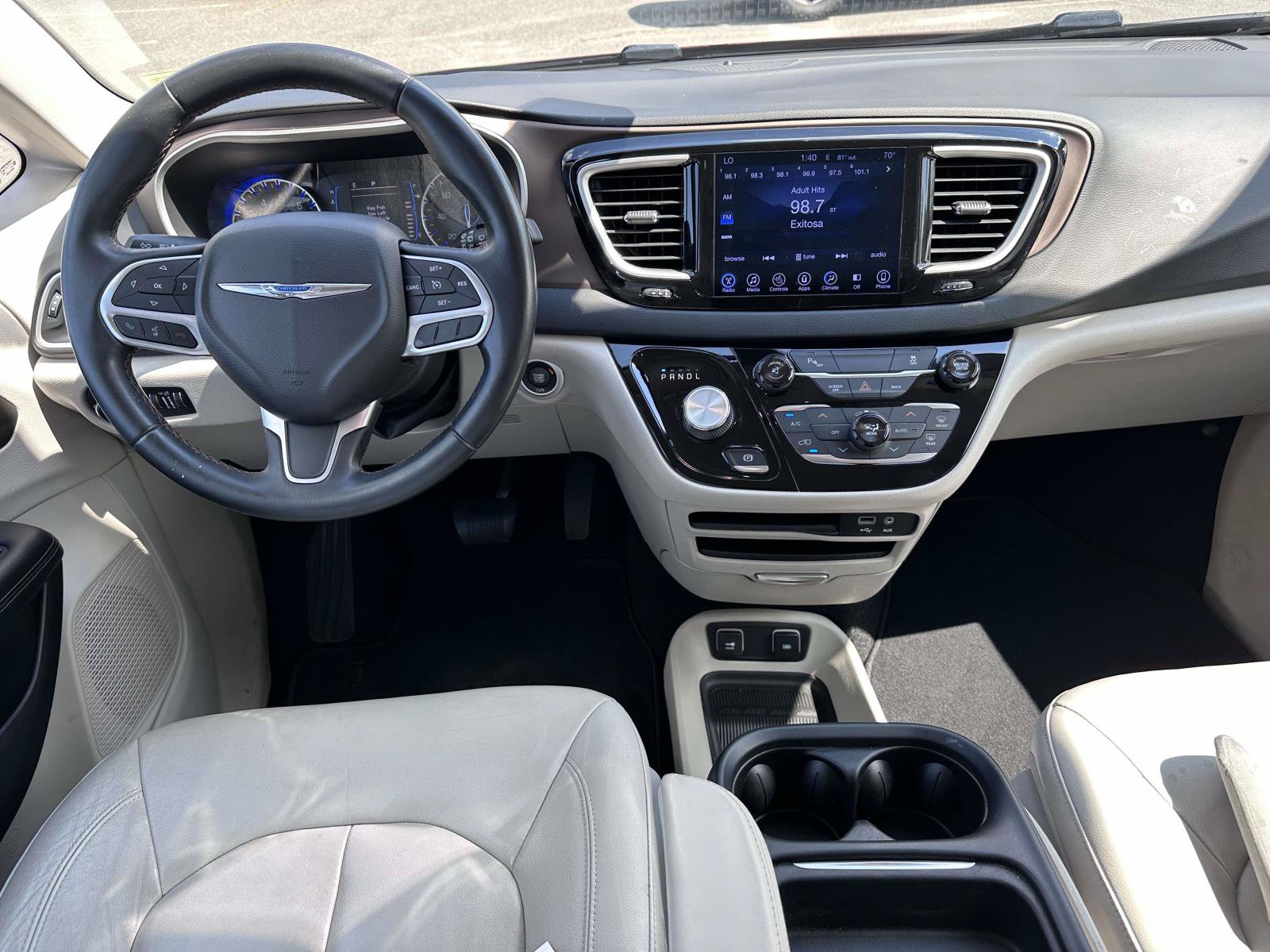 Used 2017 Chrysler Pacifica Touring-L FWD image 15