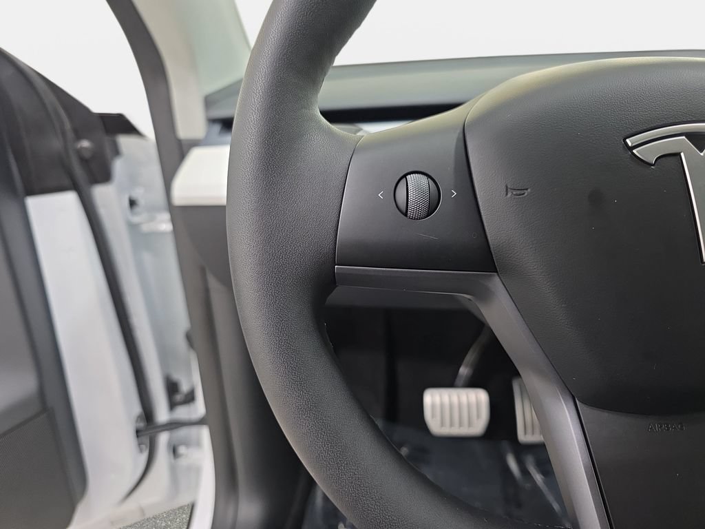 Used 2024 Tesla Model Y Performance AWD/4WD image 17