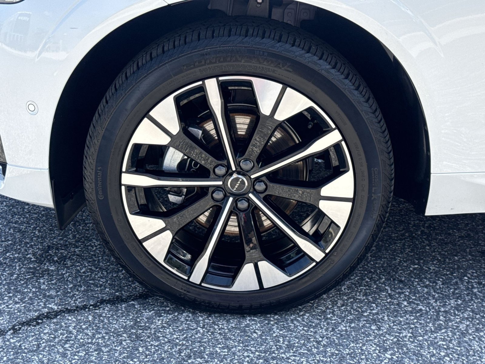 New 2026 Volvo XC60 B5 Plus w/ Protection Package Premier AWD/4WD image 20