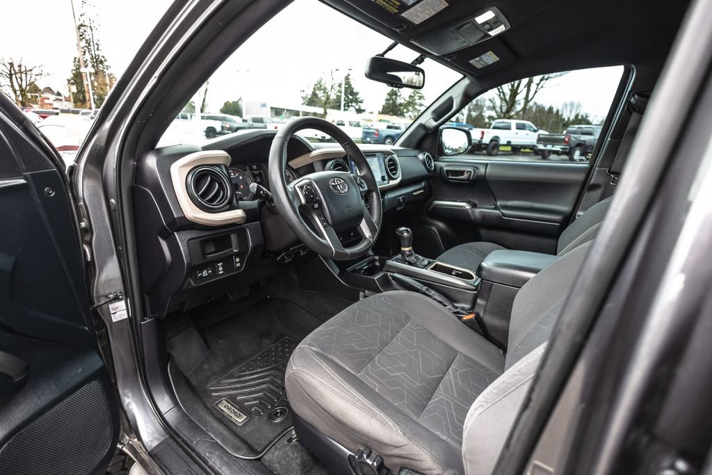Used 2016 Toyota Tacoma TRD Sport image 23