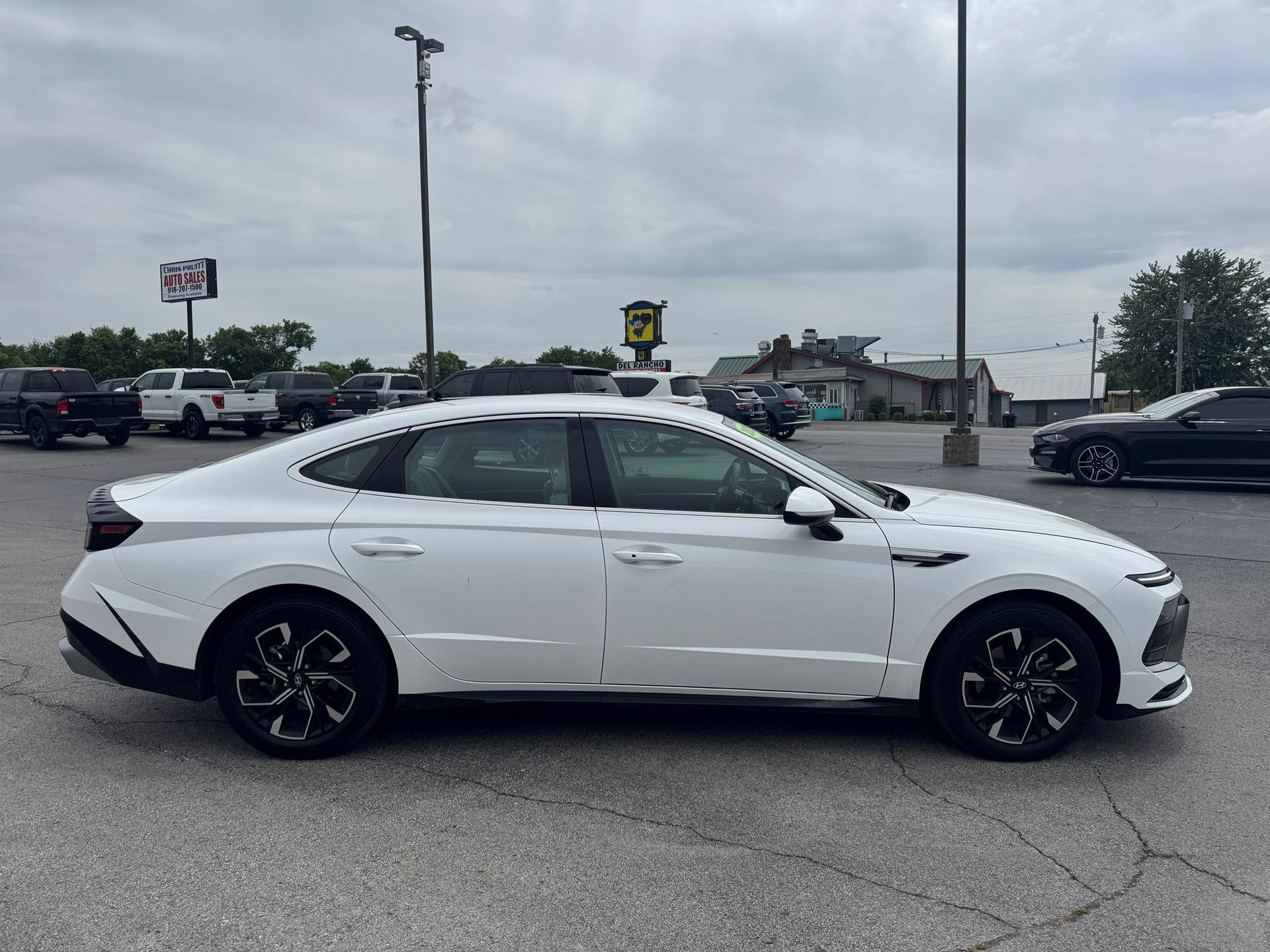 Used 2025 Hyundai Sonata SEL FWD image 7
