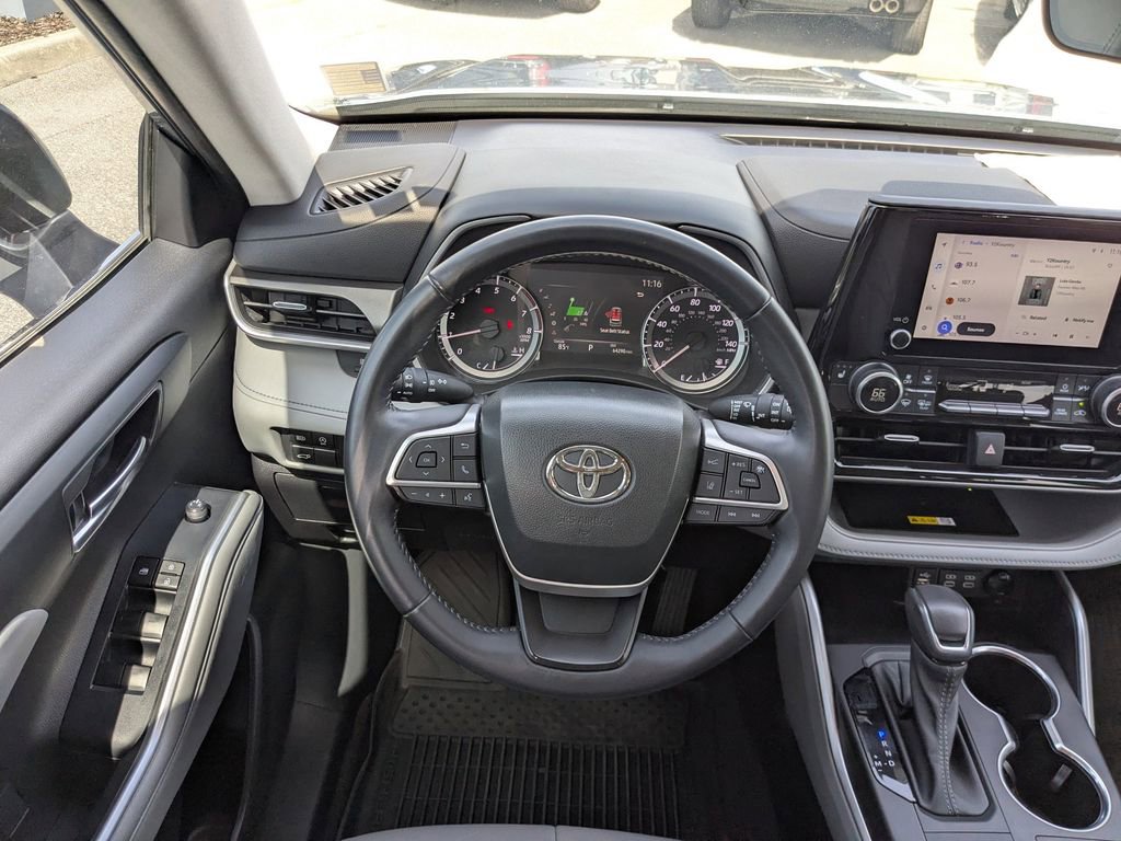 Used 2023 Toyota Highlander XLE image 15