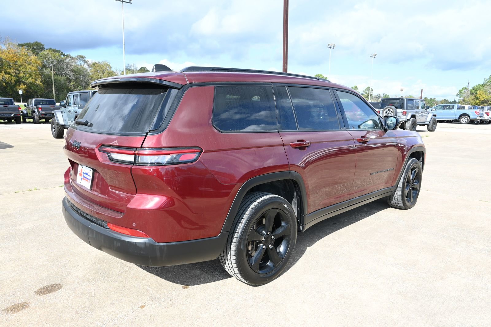 Used 2023 Jeep Grand Cherokee L Laredo image 6