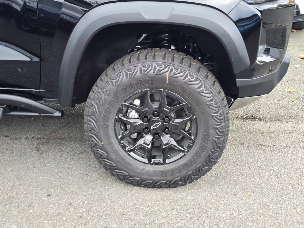 New 2026 Chevrolet Colorado ZR2 w/ Midnight Edition AWD/4WD image 9