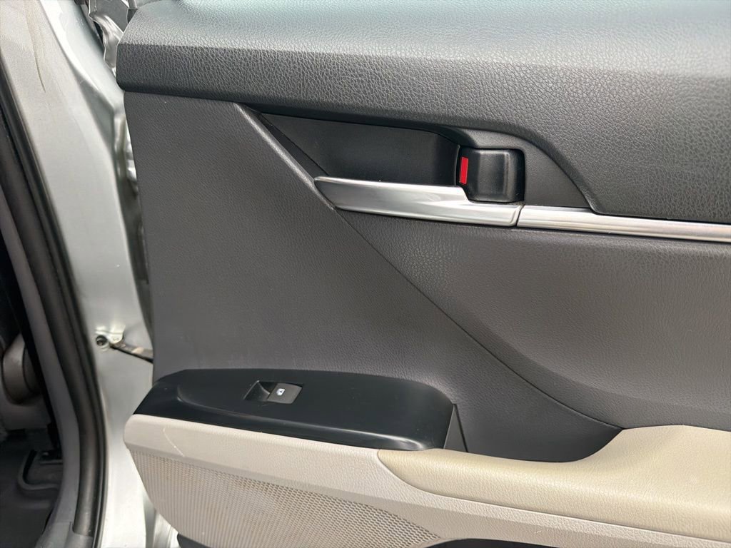Used 2019 Toyota Camry LE image 26