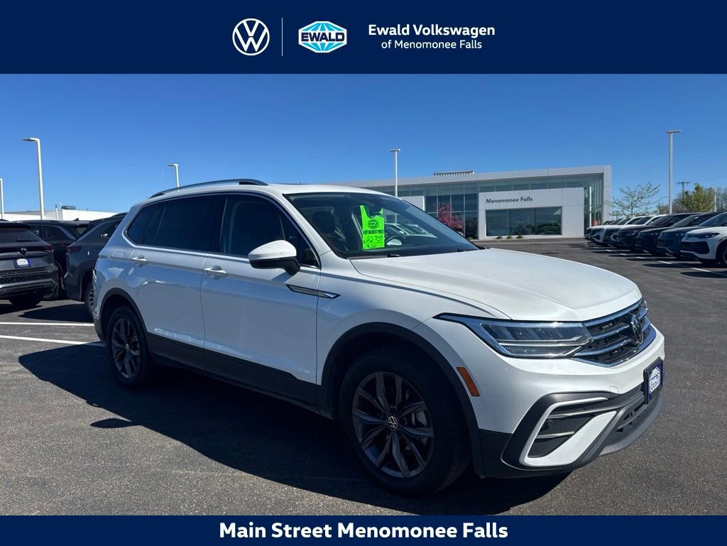 Used 2023 Volkswagen Tiguan SE w/ Panoramic Sunroof Package FWD image 1