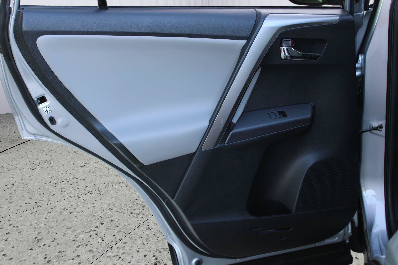 Used 2018 Toyota RAV4 XLE AWD/4WD image 43