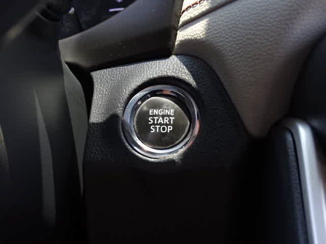 Used 2019 Toyota RAV4 Limited w/ Carpet Mat Package FWD image 30