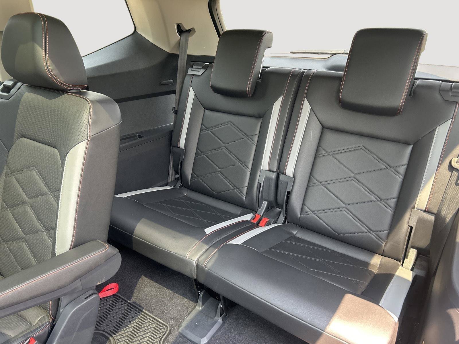 Used 2024 Volkswagen Atlas Peak Edition SE AWD/4WD image 16