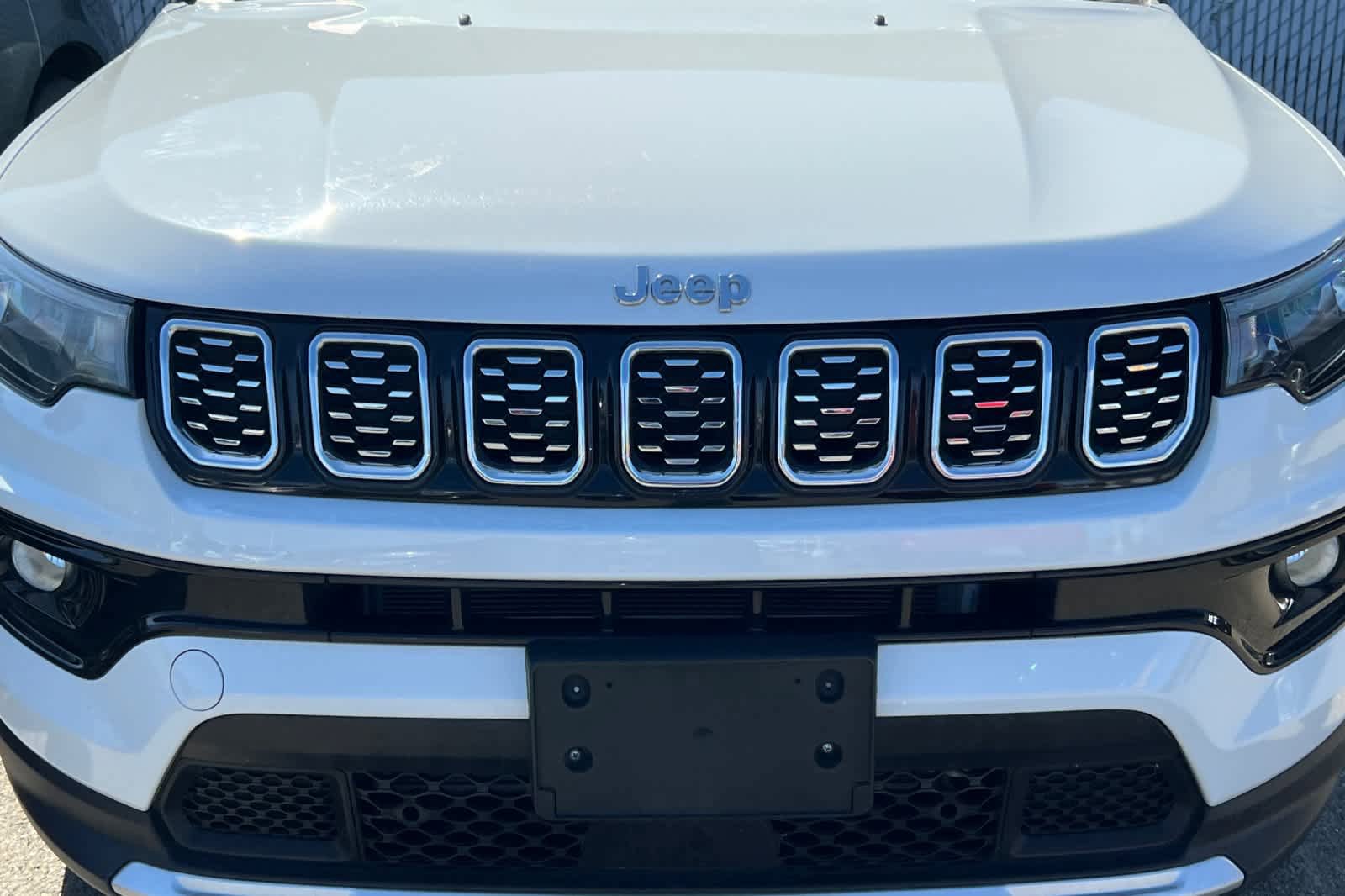 Used 2025 Jeep Compass Limited image 12