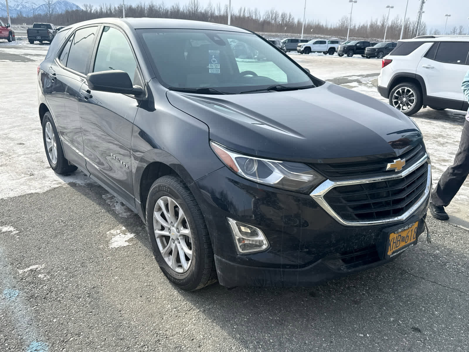 Used 2021 Chevrolet Equinox LS w/ LS Convenience Package AWD/4WD image 2