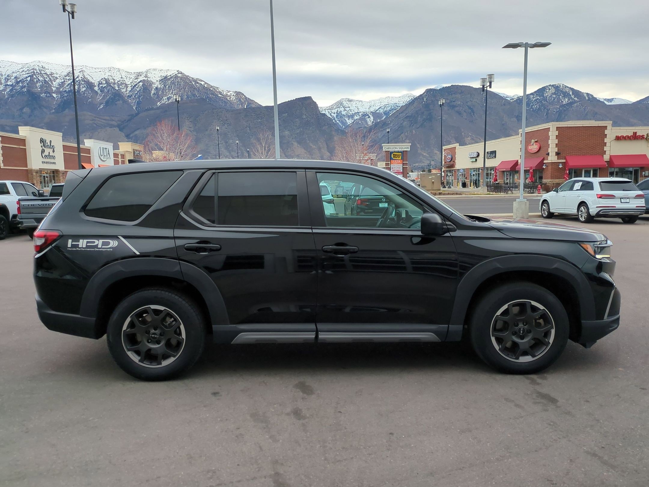 Used 2023 Honda Pilot LX image 2