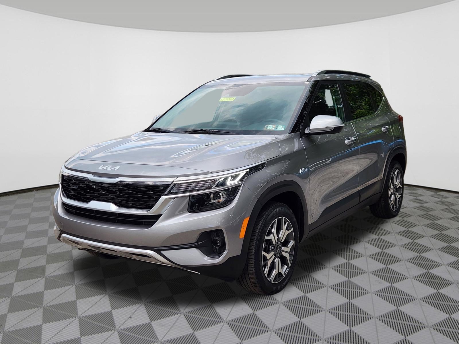 Used 2022 Kia Seltos EX AWD/4WD image 2