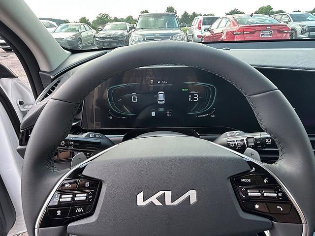 New 2025 Kia Niro EX image 17