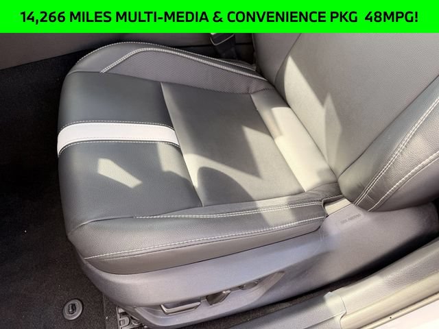 Used 2025 Toyota Camry SE FWD image 11