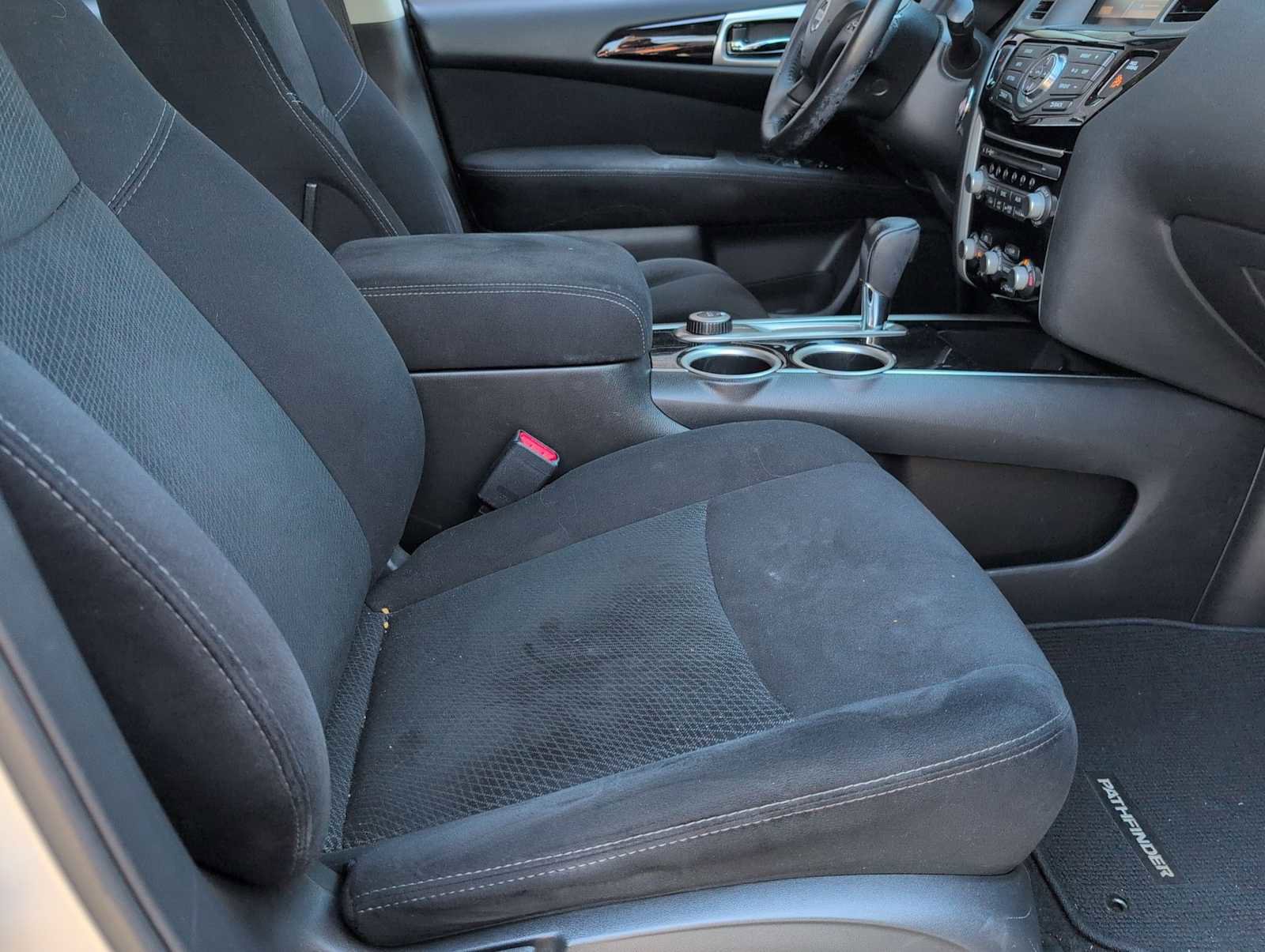 Used 2014 Nissan Pathfinder SV image 21