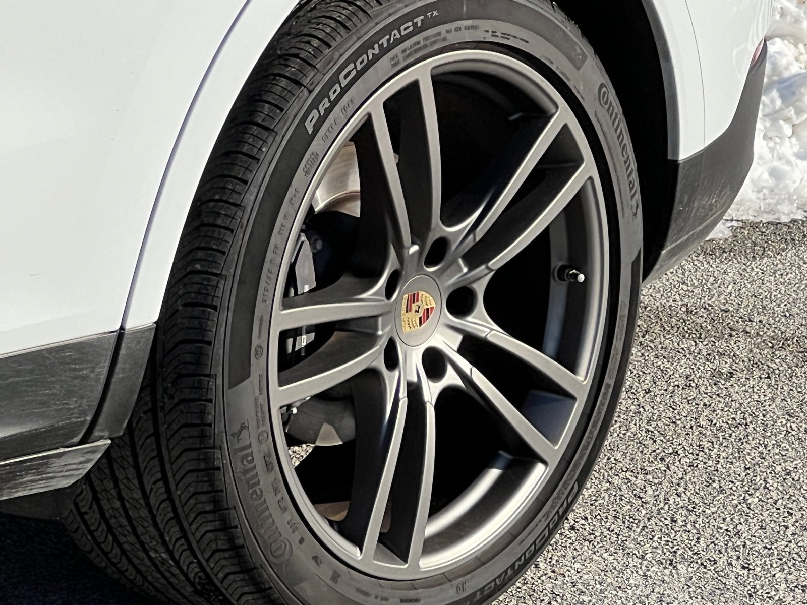 Certified 2022 Porsche Cayenne Platinum Edition image 11