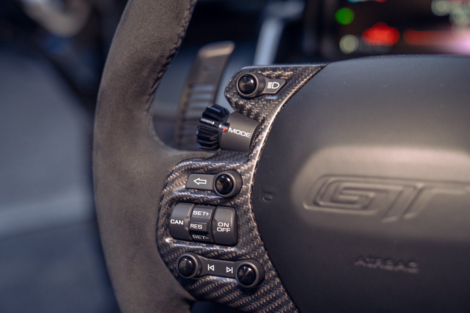 Used 2021 Ford GT RWD image 40