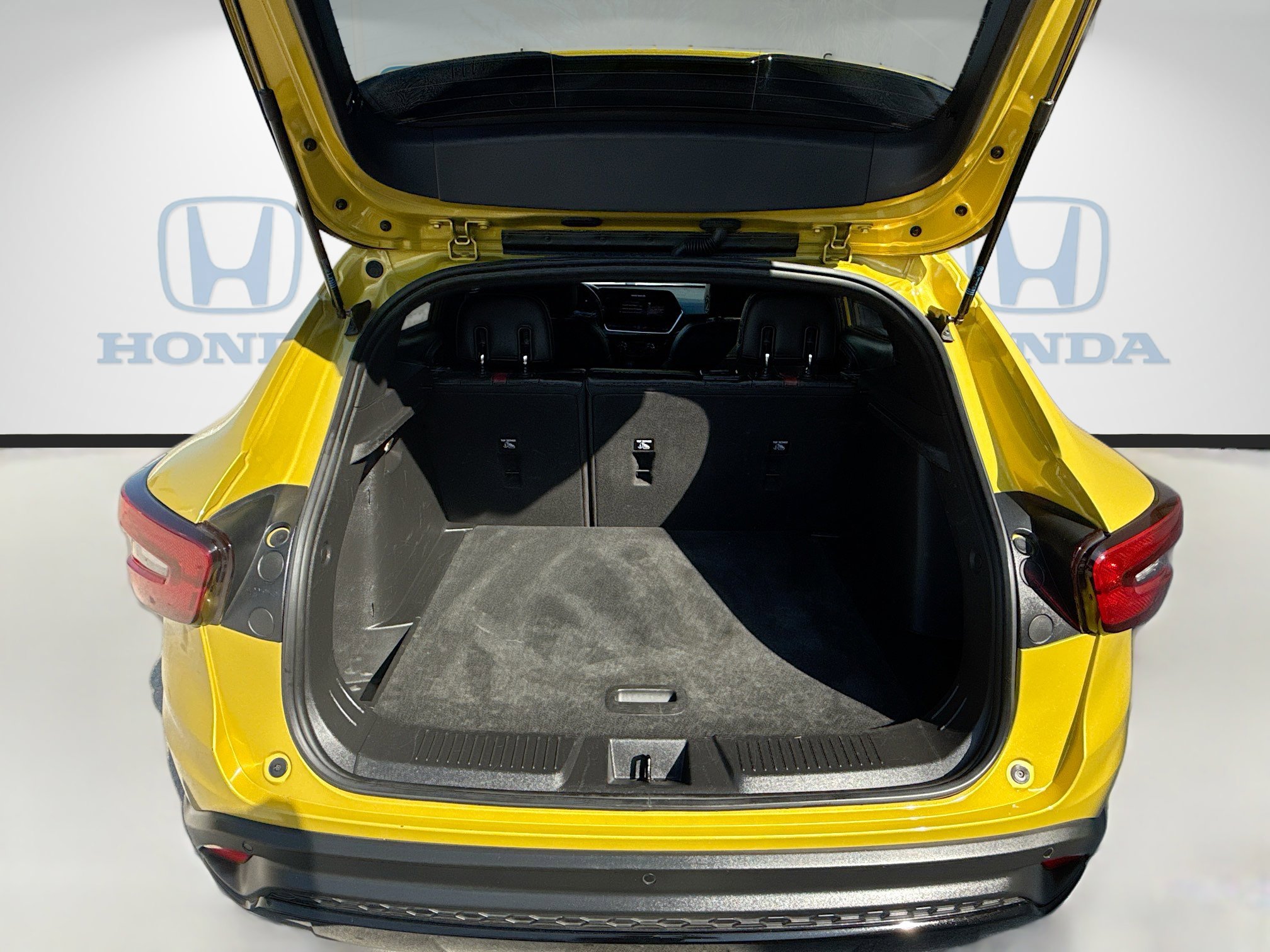 Used 2024 Chevrolet Trax RS w/ Driver Confidence Package image 25