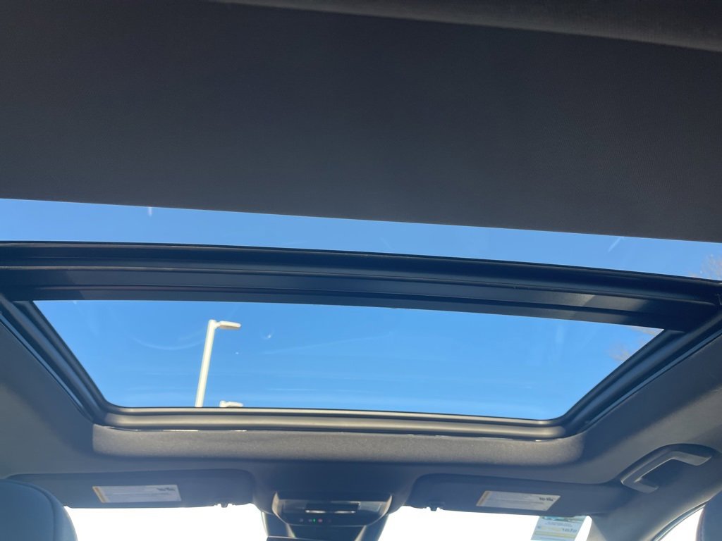 New 2025 Chevrolet Equinox EV RS image 16