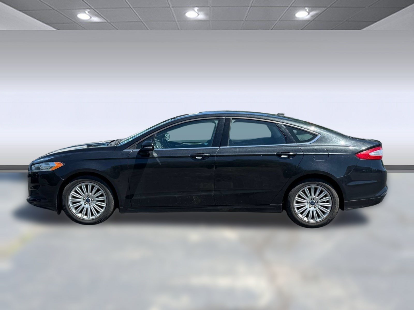 Used 2014 Ford Fusion SE FWD image 2
