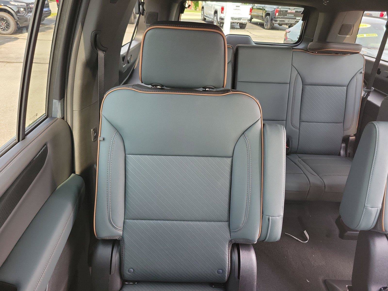 New 2026 GMC Yukon XL AT4 AWD/4WD image 12