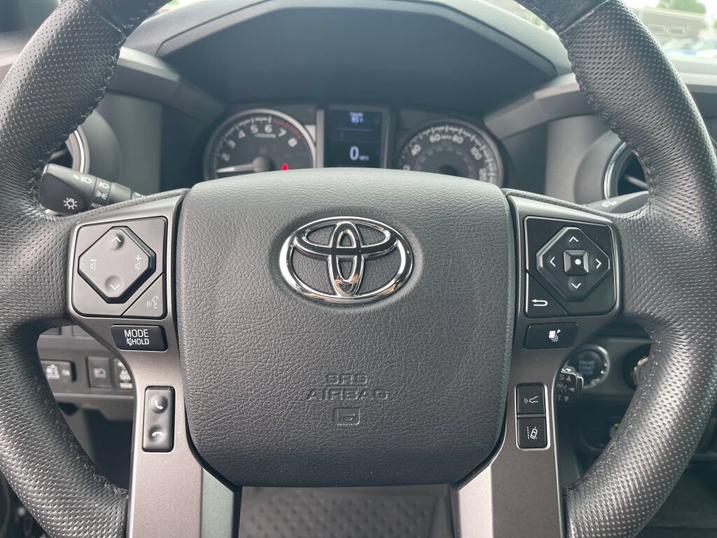 Used 2022 Toyota Tacoma TRD Off-Road w/ Technology Package AWD/4WD image 14