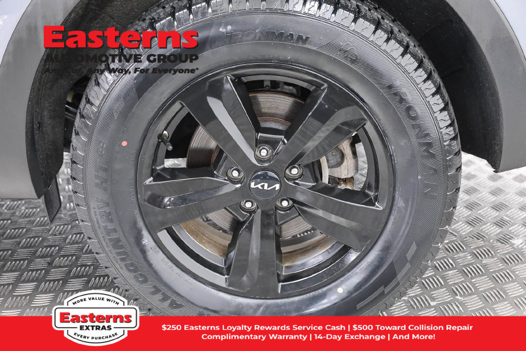Used 2023 Kia Sorento LX AWD/4WD image 33