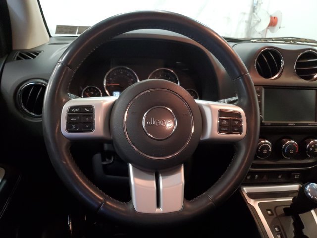 Used 2016 Jeep Compass Latitude AWD/4WD image 16