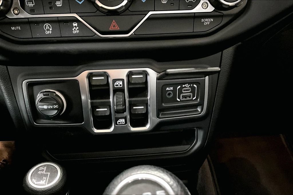 Used 2020 Jeep Wrangler Unlimited Sahara w/ Dual Top Group AWD/4WD image 16