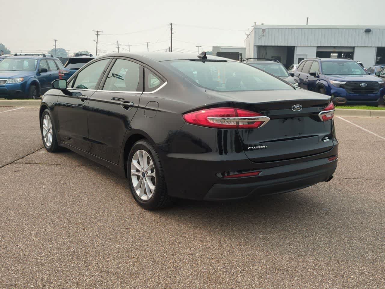Used 2020 Ford Fusion SE FWD image 4