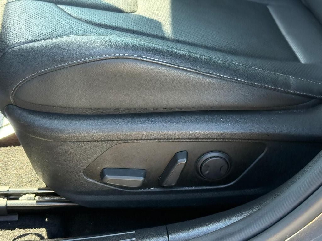 Used 2025 Hyundai Elantra Limited FWD image 17