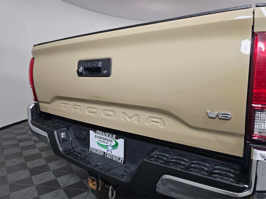 Used 2016 Toyota Tacoma TRD Off-Road image 17