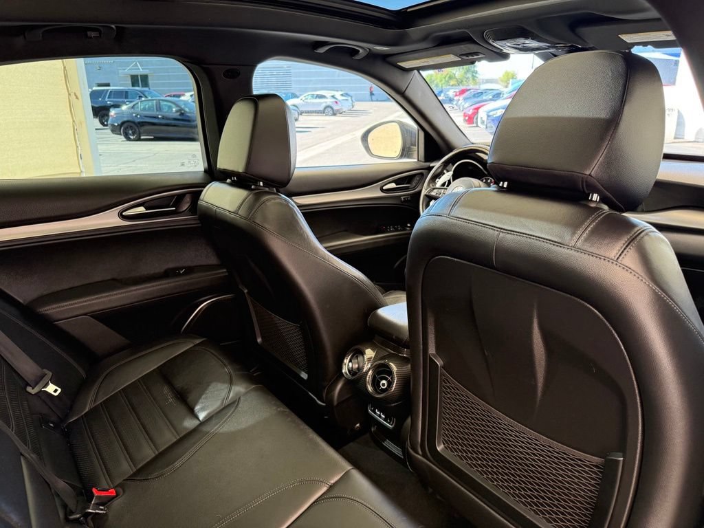 Used 2023 Alfa Romeo Stelvio Veloce AWD/4WD image 14