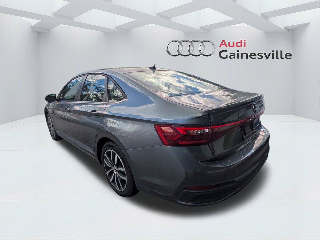 Used 2025 Volkswagen Jetta SE FWD image 7